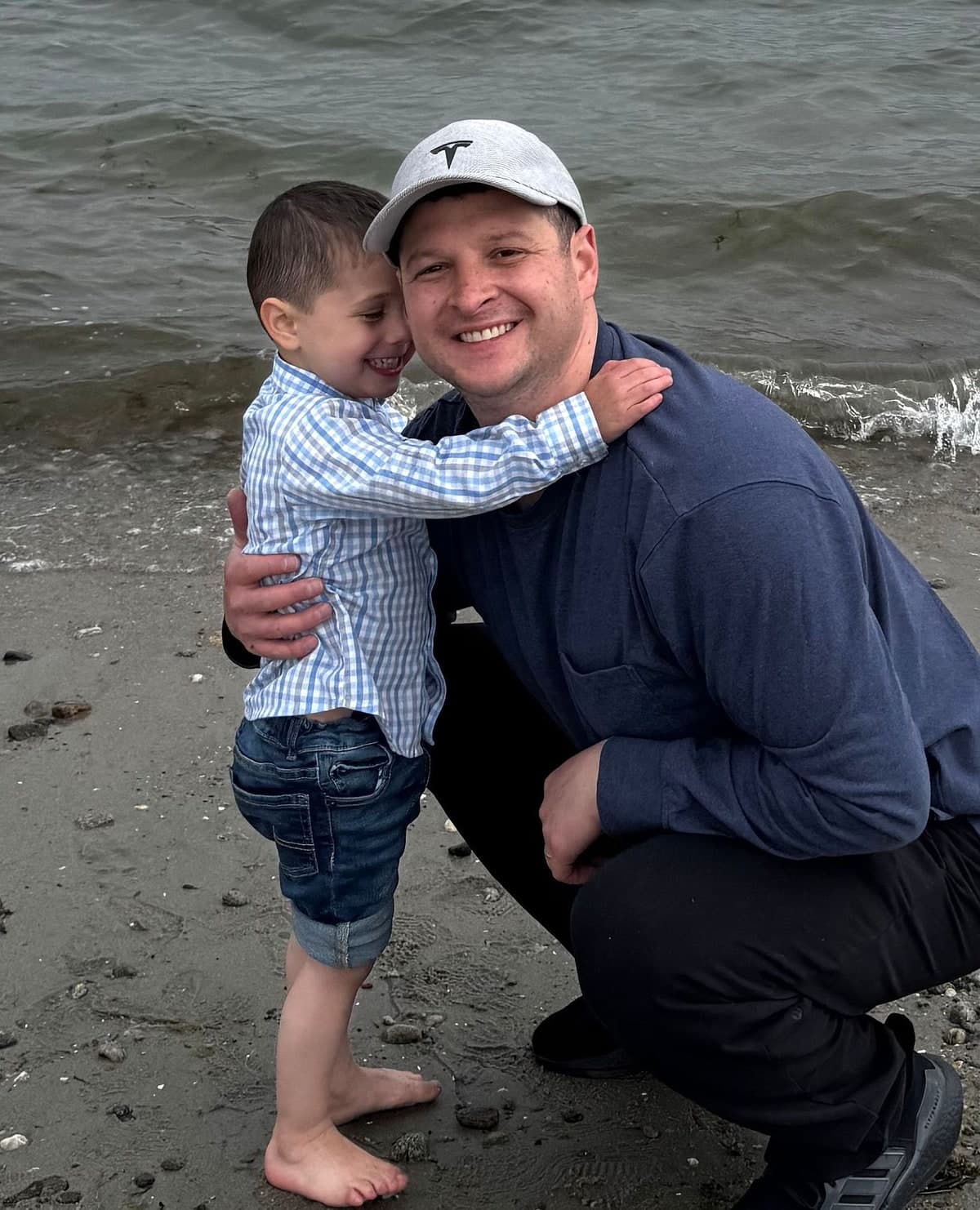 Dan Zimon, fundador de Camba Capital, LLC, con su hijo en Long Island.
